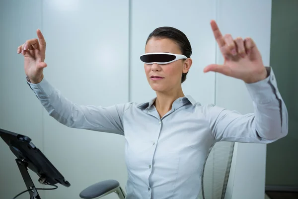 Woman using virtual video glasses — Stock Photo, Image