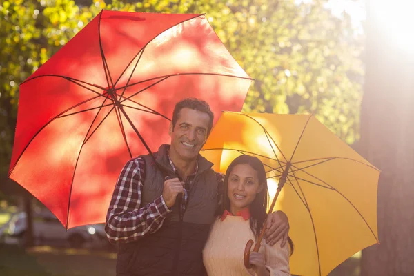 Couple holding umbrellas — Stock Photo, Image