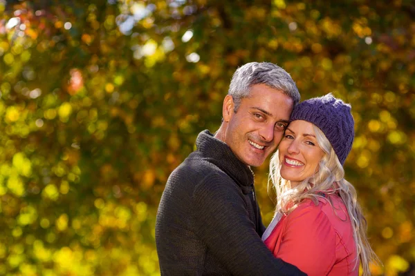 Couple hugging at park — Stock Photo, Image