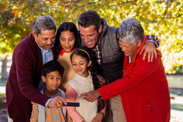 Multi-generation family taking selfie — Stock Photo, Image