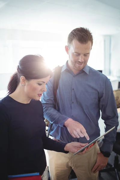 Mature students using tablet — Stock Photo, Image