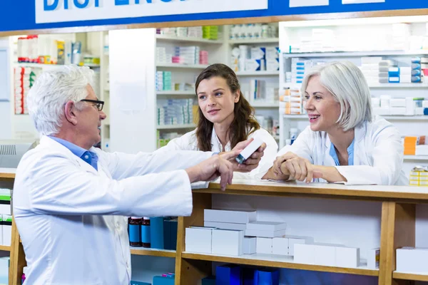 Pharmacists interacting with each other — Stock Photo, Image