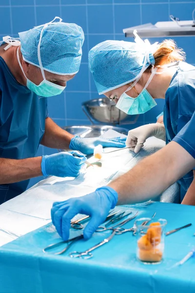 Équipe chirurgicale opératoire patient — Photo