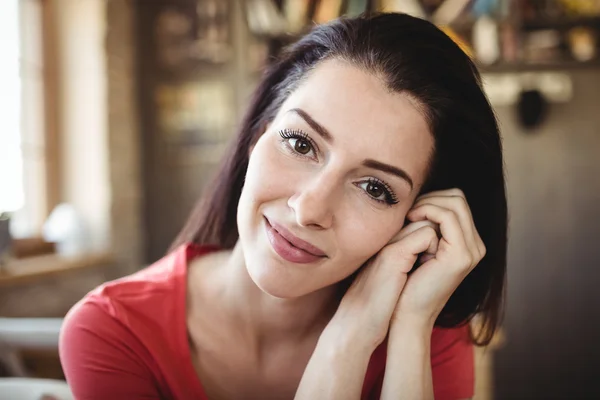 Mooie vrouw lachend — Stockfoto