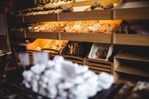 Divers aliments sucrés dans la boulangerie — Photo