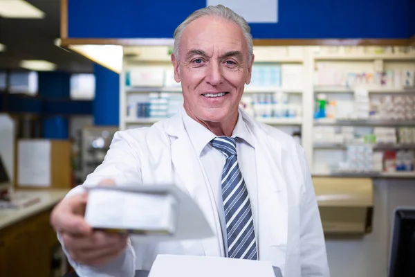 Pharmacist holding a medicine box — Stock Photo, Image