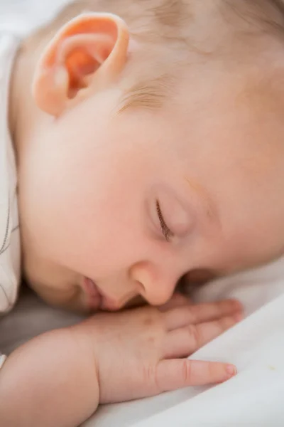 Menino dormindo — Fotografia de Stock