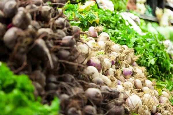 Verduras en la sección orgánica del supermercado —  Fotos de Stock