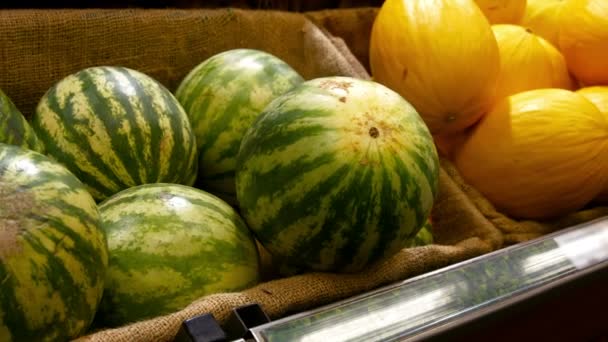 Fruit counter in organic section — Stock Video