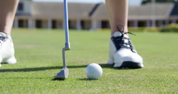 Gracz gra w golfa — Wideo stockowe