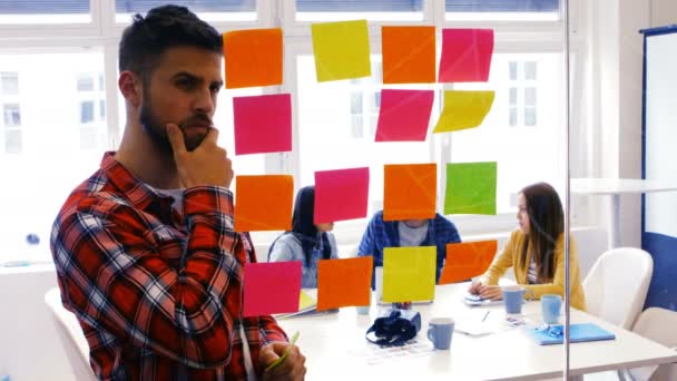 Graphic designer reading sticky notes — Stock Video