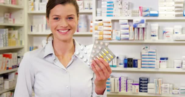 Pharmacist showing medicine in pharmacy — Stock Video