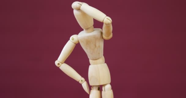 Przygnębiony figurka stojący — Wideo stockowe