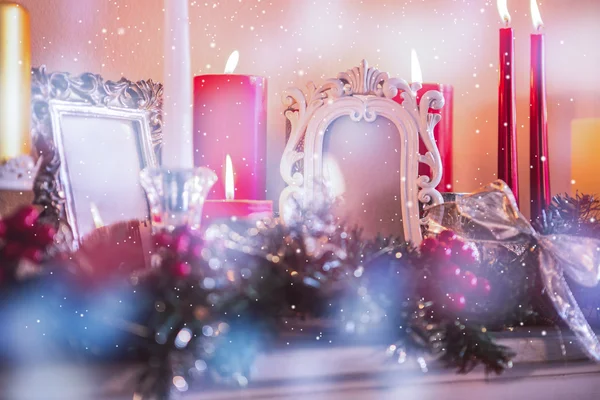 Velas y decoraciones navideñas —  Fotos de Stock