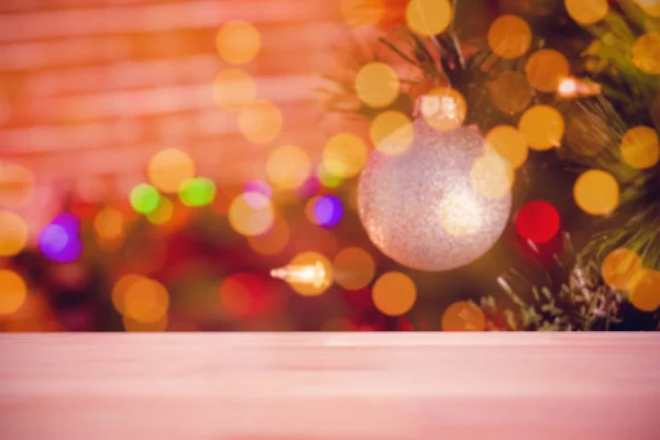 Decoraciones en el árbol de Navidad — Foto de Stock