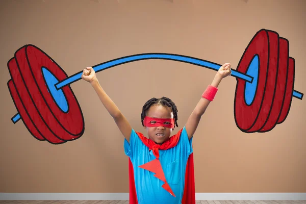 Garçon déguisé en super-héros avec les mains levées — Photo