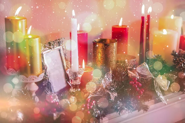 Velas y decoraciones navideñas —  Fotos de Stock