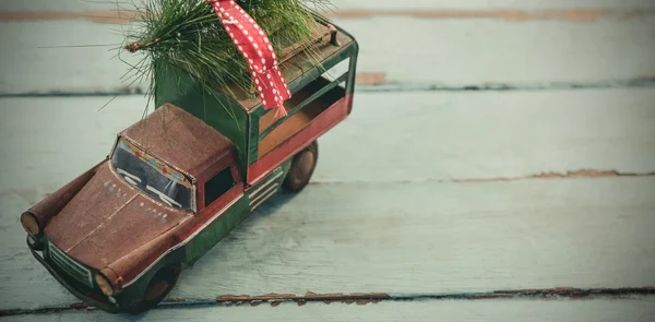 Juguete tempo llevar abeto de Navidad — Foto de Stock