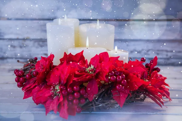 Candles decorated with flowers nest basket — Stock Photo, Image