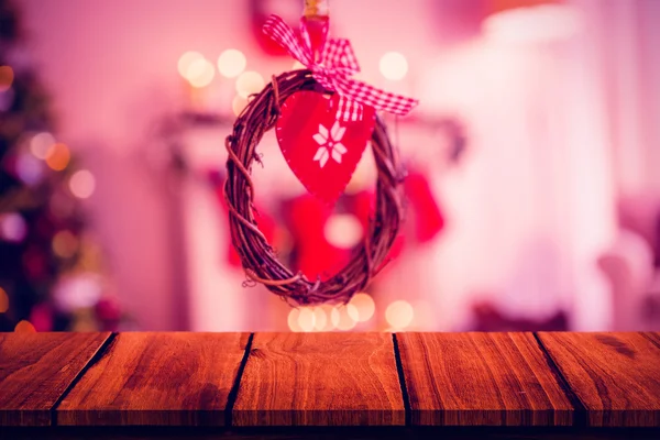 Corona de vid de Navidad con cinta colgando — Foto de Stock