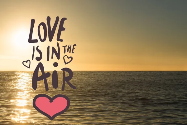 Liefde is in de tekst van de lucht op de achtergrond van de zee — Stockfoto