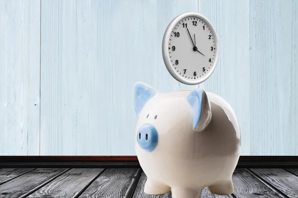Banco porquinho com relógio — Fotografia de Stock