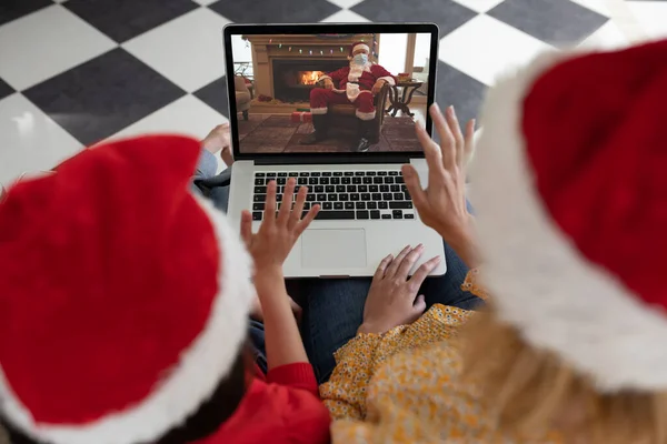 Caucasian Woman Her Daughter Home Christmas Using Laptop Computer Video — Stock Photo, Image