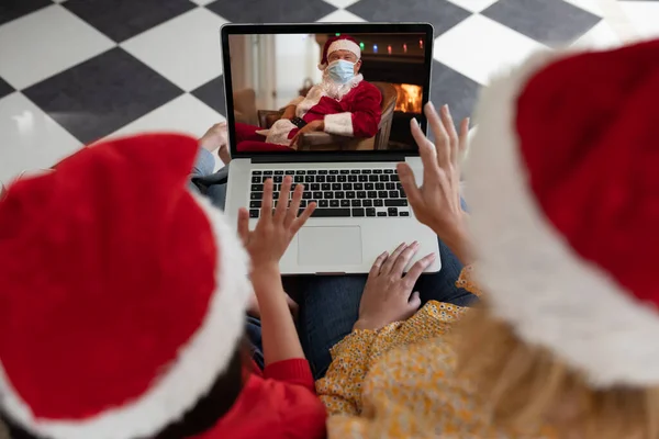 Caucasian Woman Her Daughter Home Christmas Using Laptop Computer Video — Stock Photo, Image