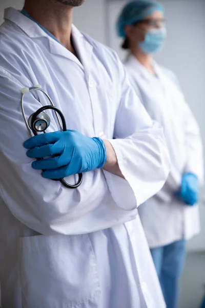 Meio Seção Cientista Médico Masculino Vestindo Roupas Protetoras Uma Pessoa — Fotografia de Stock