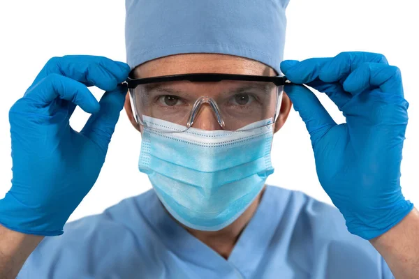 Porträt Eines Kaukasischen Chirurgen Mit Schutzbrille Mundschutz Handschuhen Und Peelings — Stockfoto