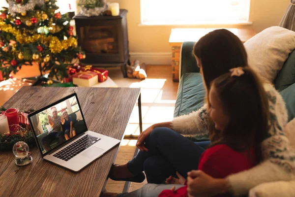 Woman Daughter Sitting Couch Having Videocall Man Son Santa Hats — Stock Photo, Image