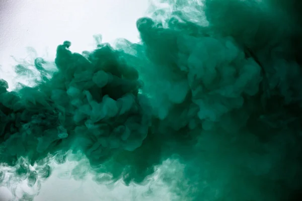 Explosion Levande Ljusa Gröna Partiklar Pulverbomb Sprängning Vit Bakgrund Begreppet — Stockfoto