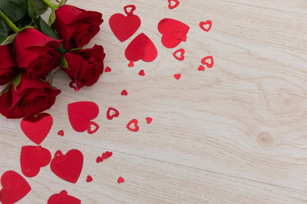 Bunch Red Roses Red Hearts Lying Wooden Background Romance Valentine — Stock Photo, Image