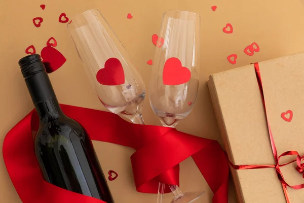 Bottle Wine Glasses Red Hearts Present Brown Background Valentine Day — Stock Photo, Image