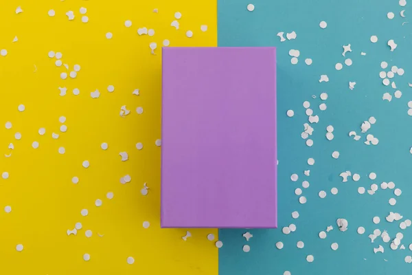 Purple Gift Box White Confetti Yellow Blue Background Happy Birthday — Stock Photo, Image