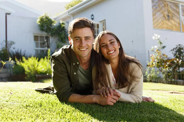 Caucasian Couple Spending Time Garden Lying Grass Looking Camera Smiling — Stock Photo, Image