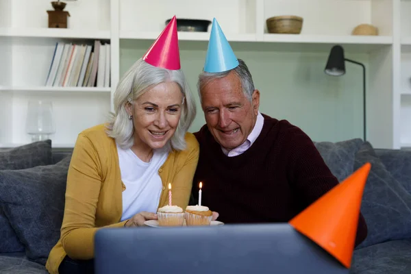Senior Caucasian Couple Celebrating Birthday While Having Video Chat Laptop — Stock Photo, Image