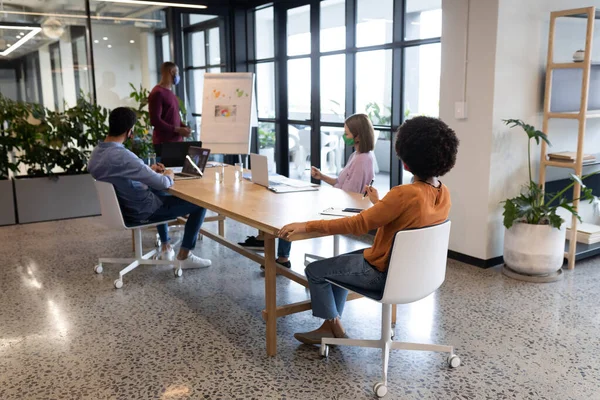 Diverse Groep Zakenmensen Werkzaam Creatief Kantoor Groep Mensen Een Vergadering — Stockfoto