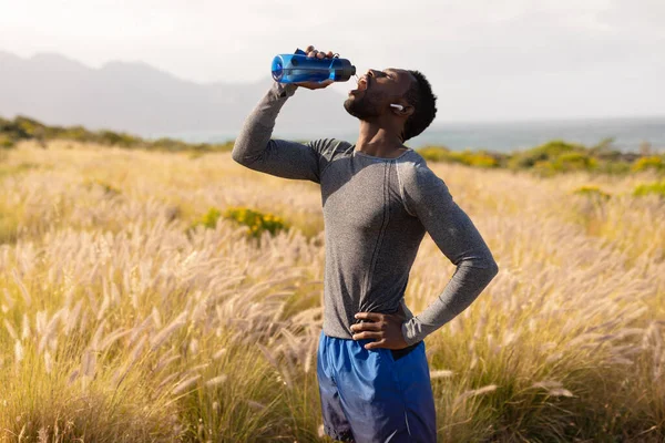 Portrait Fit African American Man Sportswear Resting Drinking Water Tall — Zdjęcie stockowe