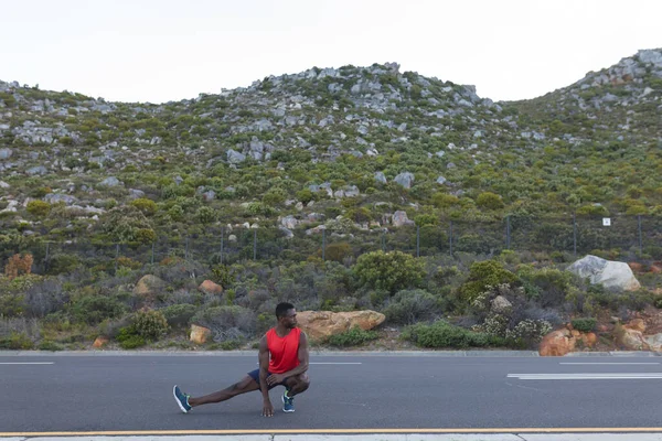 Χωράει Αφροαμερικανός Αθλητικά Που Απλώνεται Παραλιακό Δρόμο Υγιεινός Τρόπος Ζωής — Φωτογραφία Αρχείου