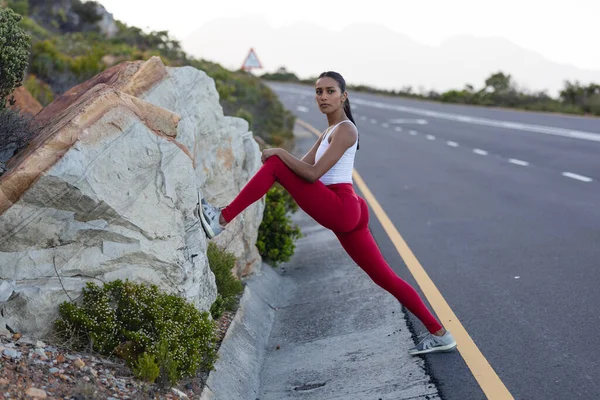 Fit African American Woman Sportswear Stretching Coastal Road Healthy Lifestyle — Stockfoto