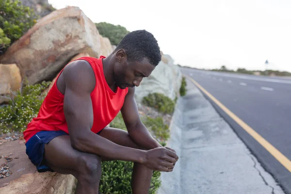 Fit African American Man Sportswear Sitting Rock Coastal Road Healthy — Zdjęcie stockowe