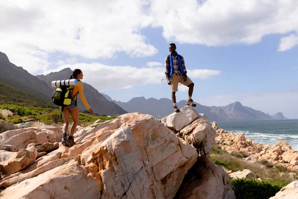 Fit African American Couple Wearing Backpacks Hiking Coast Healthy Lifestyle — Stockfoto