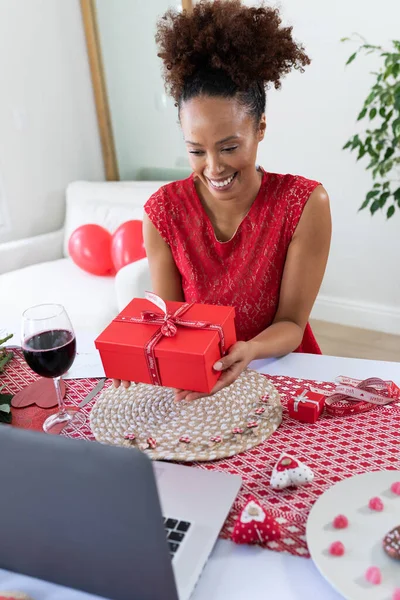 African American Woman Holding Gift Box Videocall Home Distant Celebration — Stock Photo, Image
