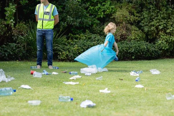 Caucasian Man Vis Vest Boy Refuse Sack Littered Field Ecology — Stock Photo, Image