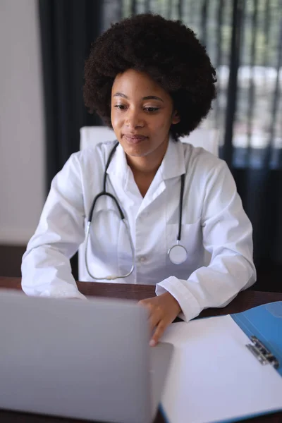 African American Female Doctor Sitting Making Video Call Consultation Telemedicine — Stock Photo, Image