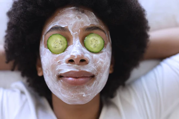 African American Woman Lying Bed Wearing Beauty Mask Staying Home — Stock Photo, Image