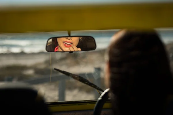 Happy Caucasian Woman Sitting Beach Buggy Sea Reflected Mirror Beach — Stock Photo, Image