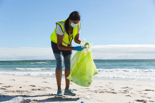 Mixed Race Woman Wearing Face Mask Collecting Rubbish Beach Eco — Stock Photo, Image