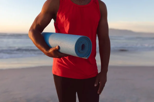 Mid Section African American Man Holding Yoga Mat Beach Fitness — Stock Photo, Image